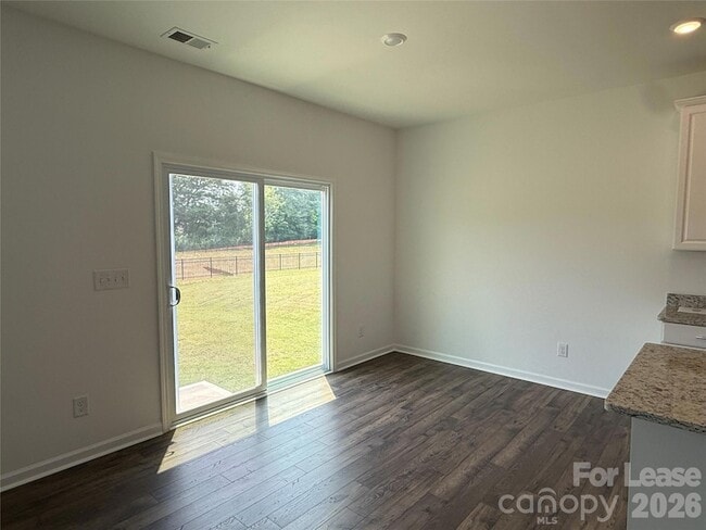 Building Photo - 404 Silver Birch Ct
