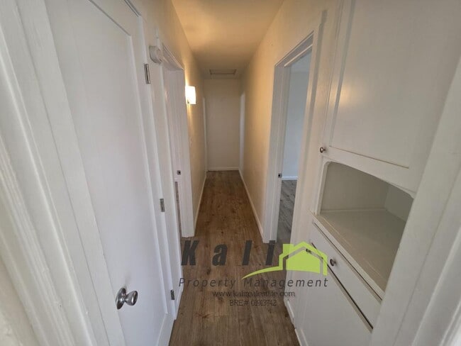 Building Photo - 2141 Flintridge Dr