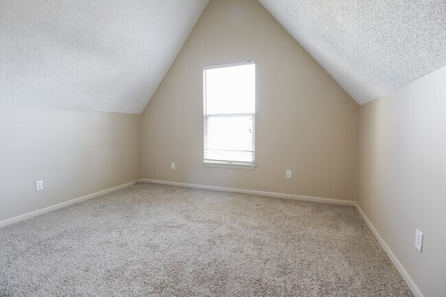 Building Photo - Spacious 4 Bedroom Home