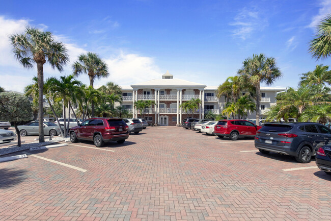 Building Photo - 1198 Hillsboro Mile
