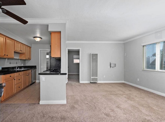 Building Photo - $2,450 - 1 Bed / 1 Bath Charming Condo in Hillcrest
