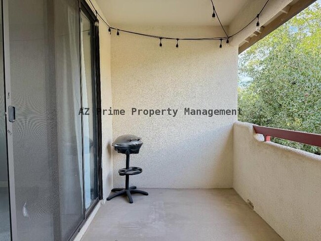 Building Photo - 750 E Northern Ave