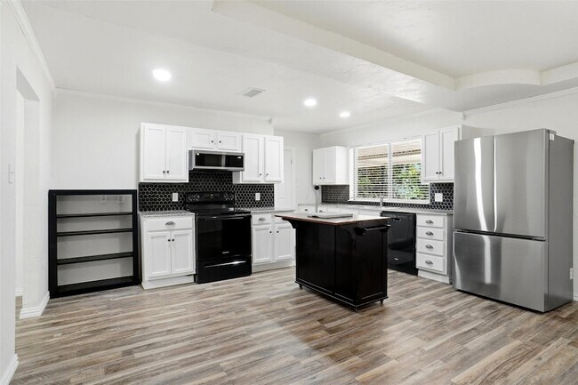 Building Photo - 129 Mountain View Dr