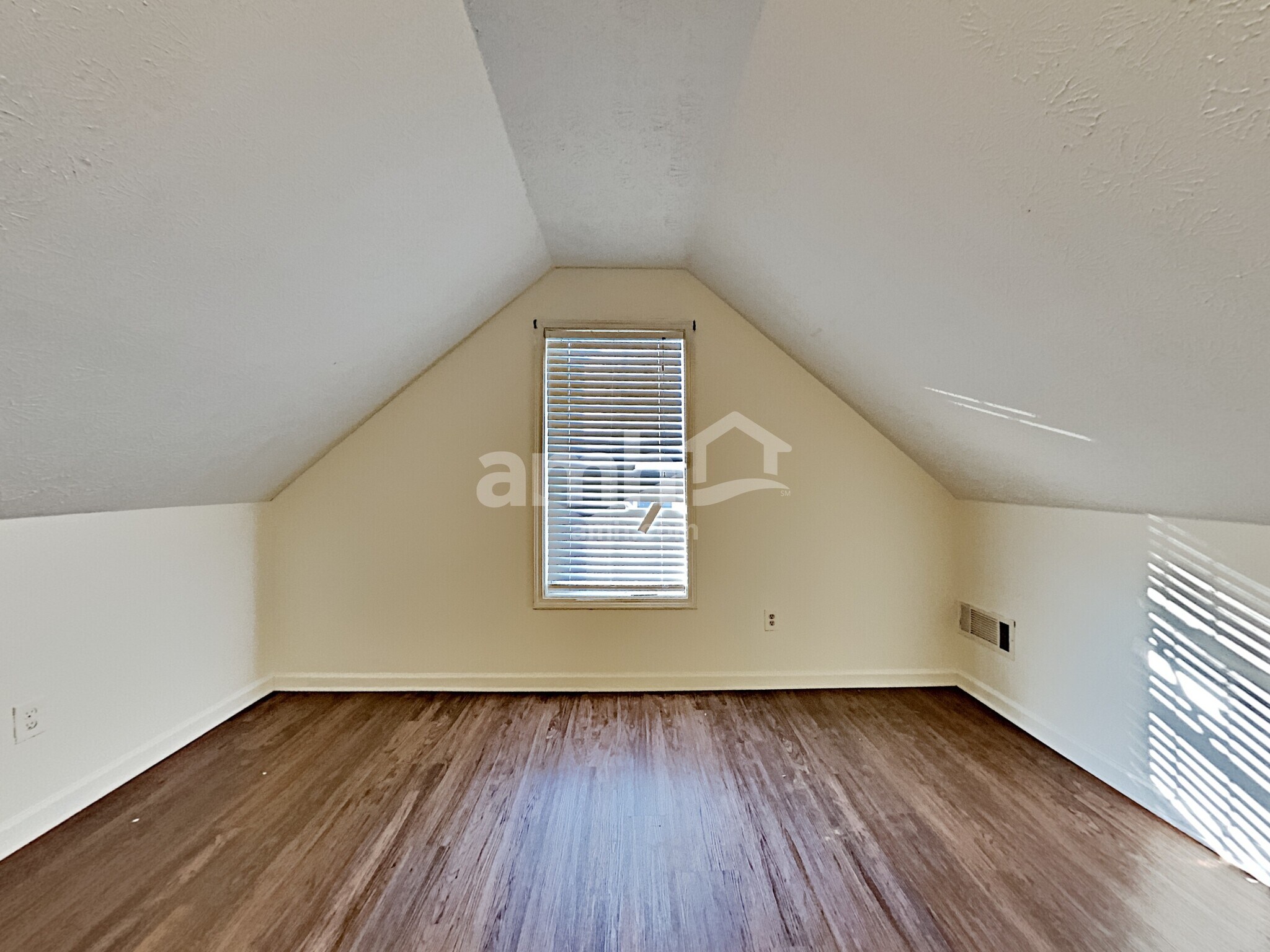 Building Photo - 6465 Chestnut Bend Dr