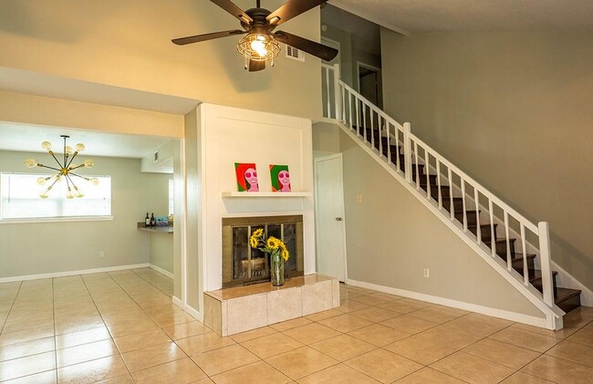 Building Photo - 10522 Clear Cove Ln