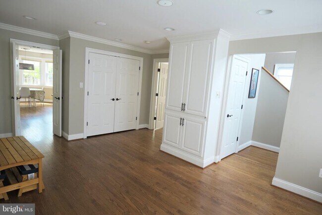 Building Photo - 4536 Fairfield Dr