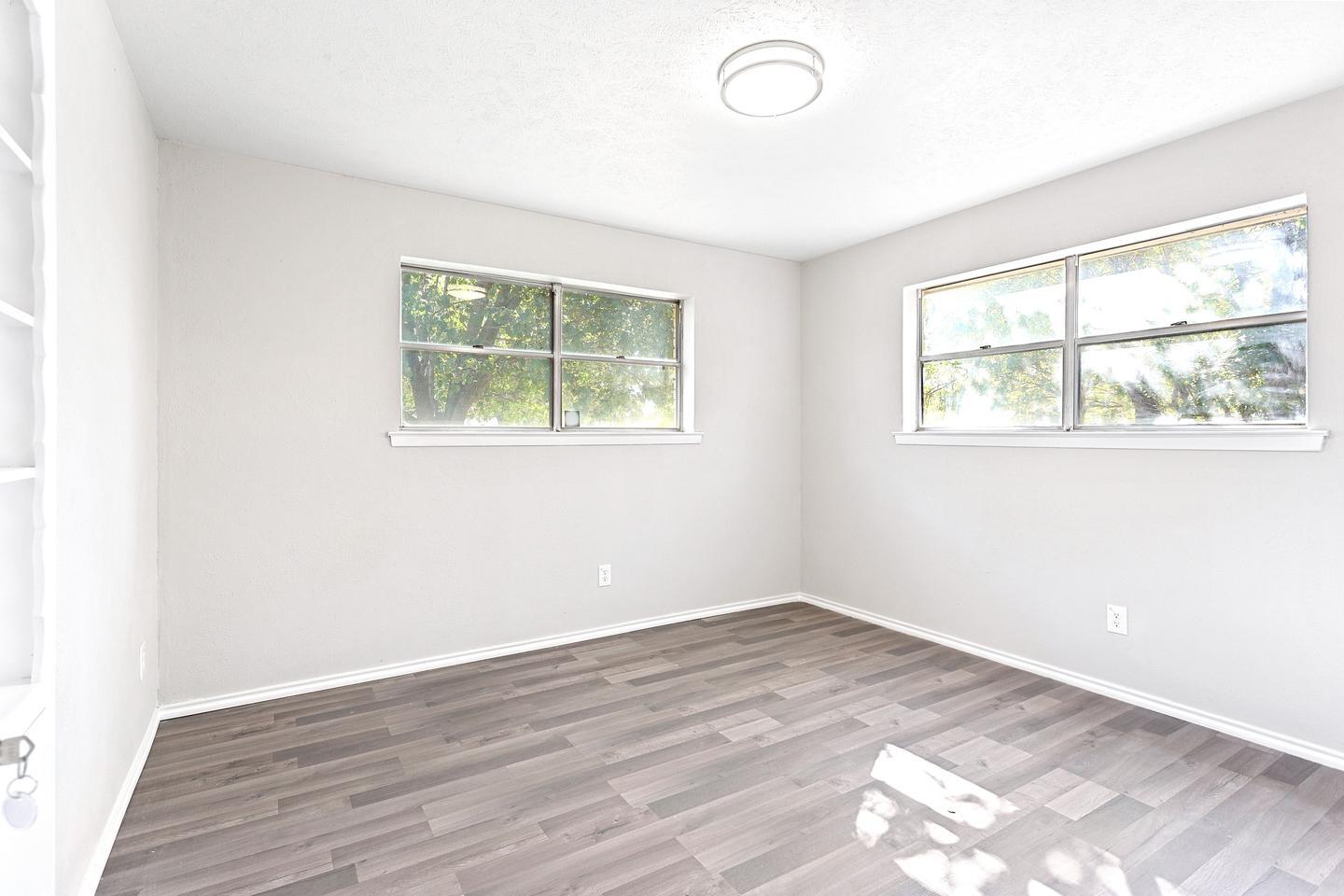 Building Photo - Conveniently located Fort Worth home with a welcoming atmosphere!