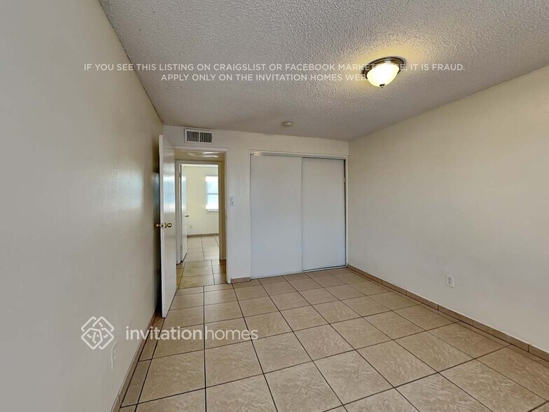 Building Photo - 6320 W Monte Vista Rd