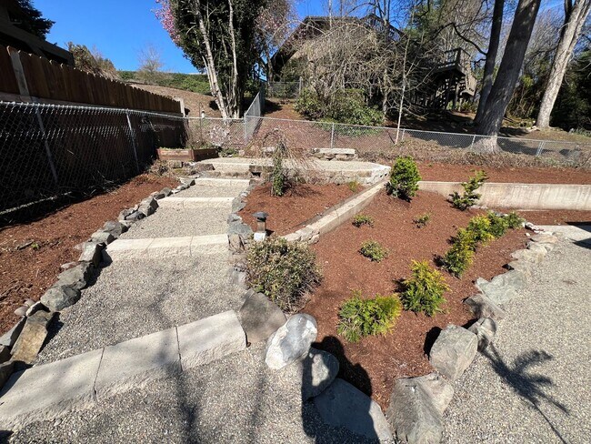 Building Photo - Beautiful Newly Renovated 3 Bedroom Home *1st Month FREE!!*