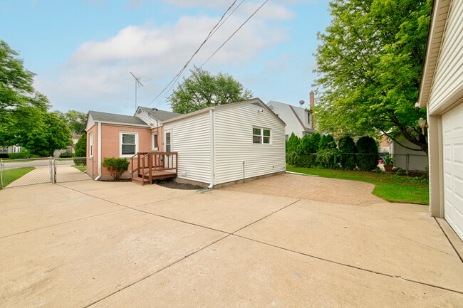 Building Photo - 384 S Wolf Rd