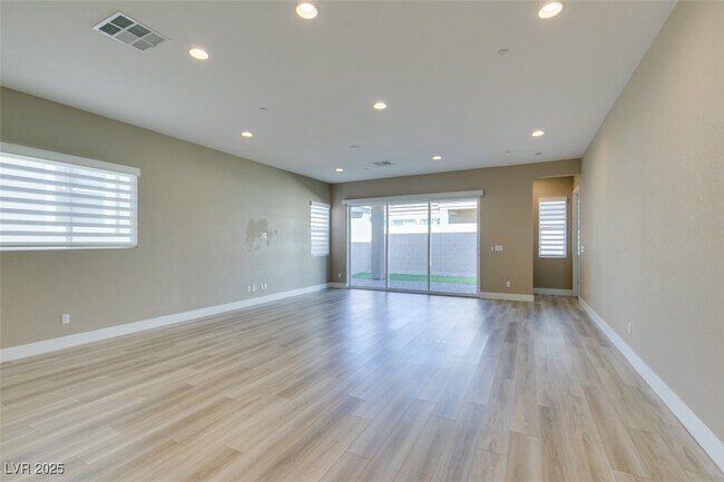 Building Photo - 10142 Tree Blossom Ave