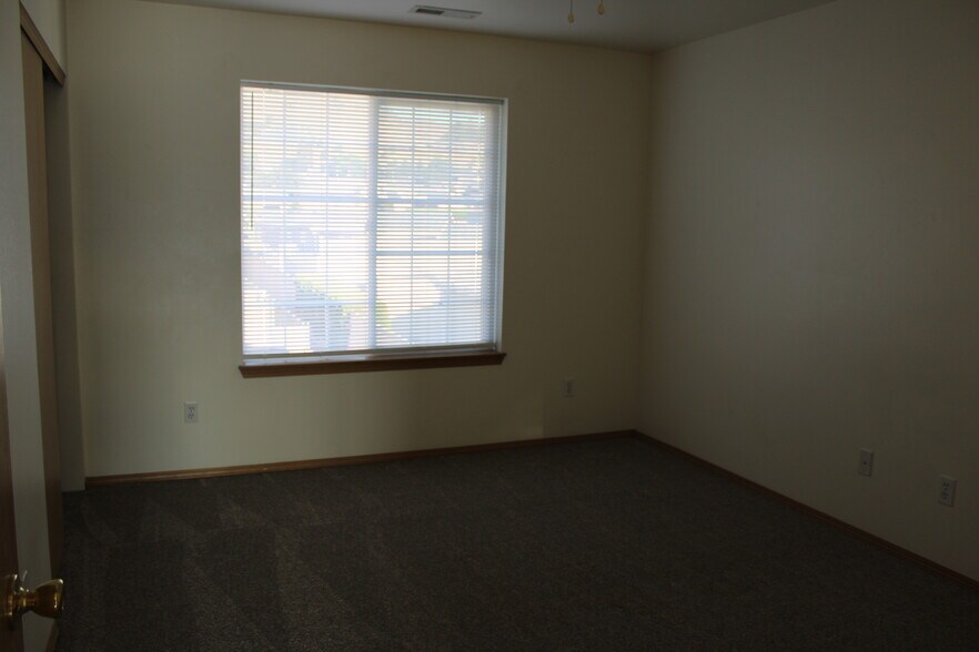 Building Photo - 1315 N Western Ave