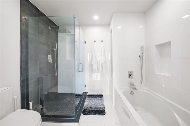 Building Photo - 3338 Peachtree Rd NE