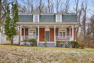 Building Photo - Newly Renovated 3 Bed, 3 Bath Home - 2 Sta...