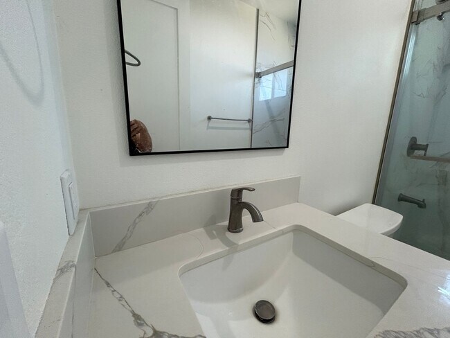Building Photo - Newly Built Spacious 4 Bed/4 Bath Home in Garden Grove for Lease