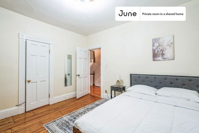 Building Photo - Private bedroom in 4 bed/1.5 bath Home