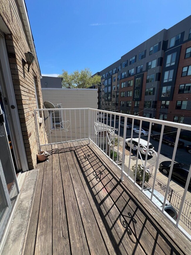 Building Photo - 52 Yale Ave