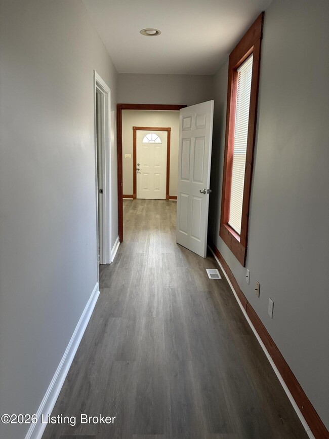 Building Photo - 604 Winkler Ave