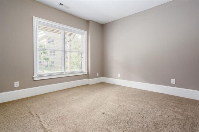 Building Photo - 4939 Kentwood Dr