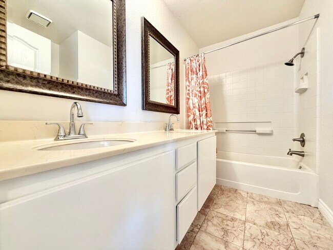 Building Photo - Open-Concept 3 Bedroom 2.5 Bathroom Home with Soaring Ceilings & Spacious Backyard