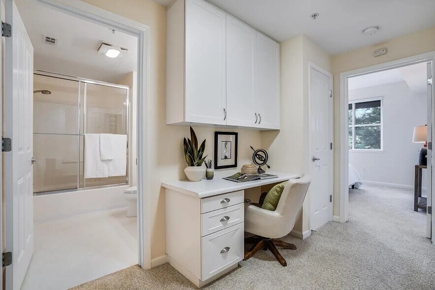 Building Photo - 1982 W Bayshore Rd