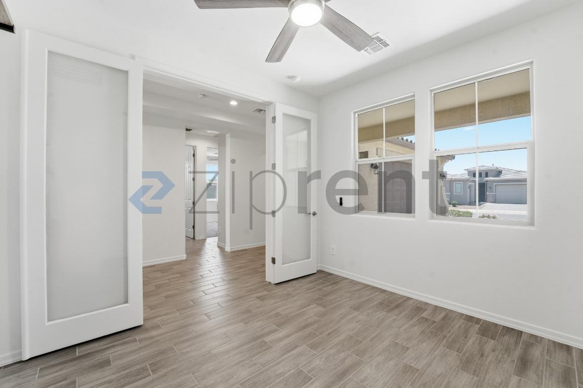 Building Photo - Unit