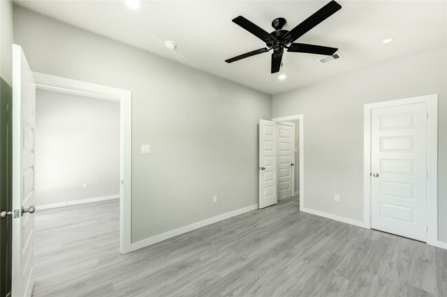 Building Photo - 8157 Tate St