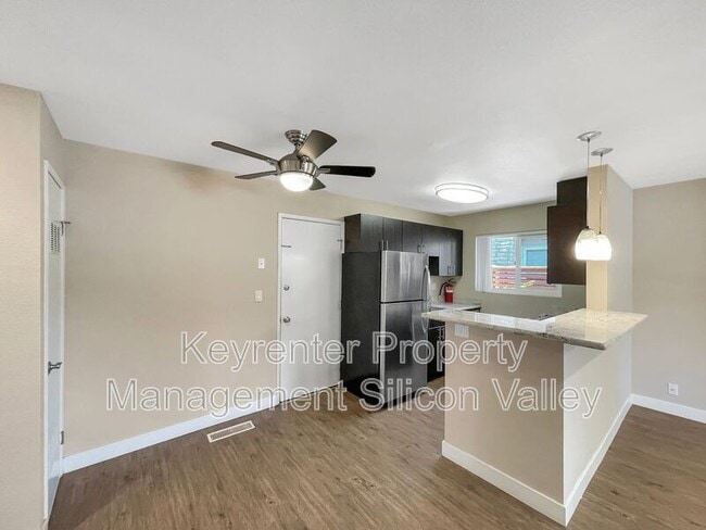 Building Photo - 139 Locksunart Way