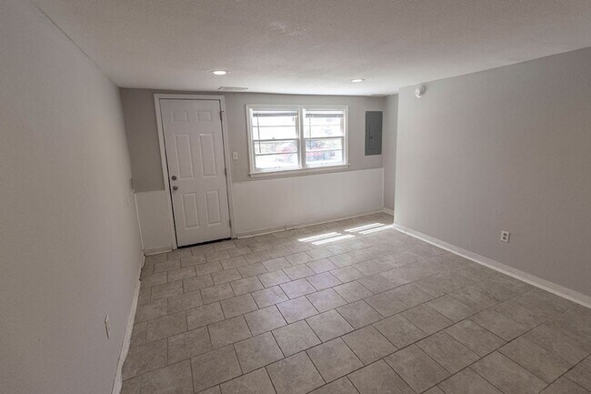 Building Photo - 2510 Quail Dr