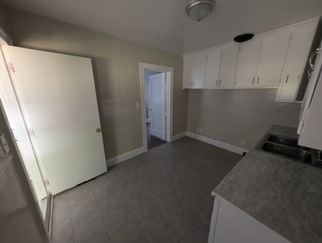 Building Photo - Cozy 2 bedroom