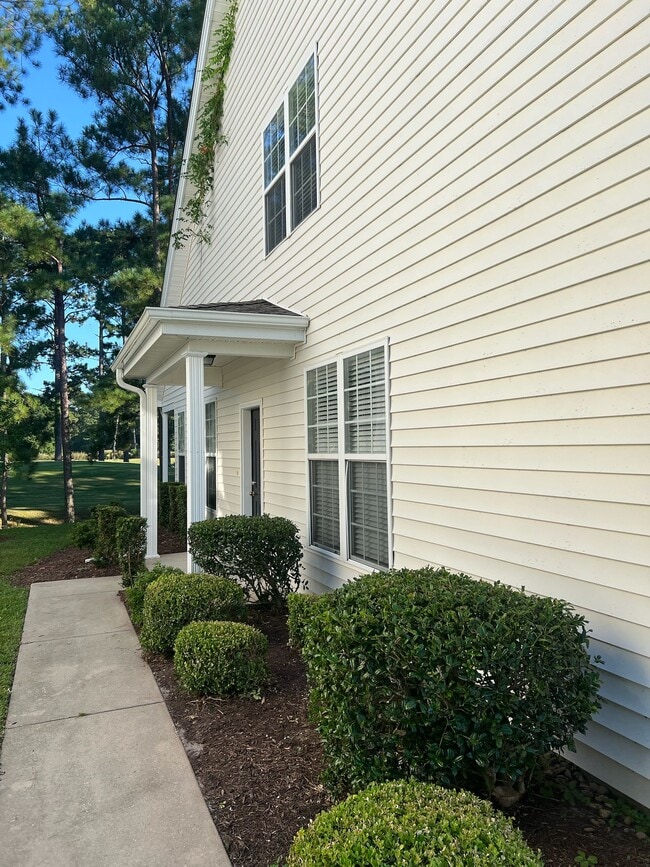 Building Photo - 281 Connemara Dr