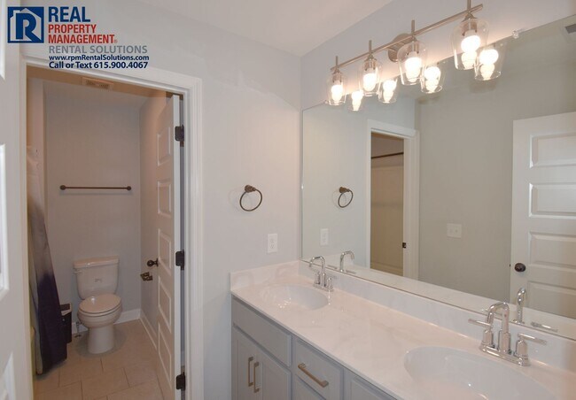 Building Photo - Beautiful, modern 4 bdrm home with attache...