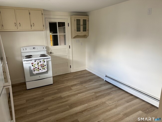 Building Photo - 82 Mountain Rd