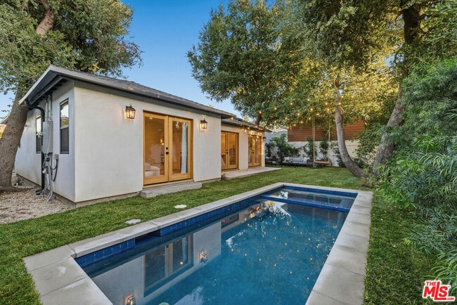 Building Photo - 4525 Greenbush Ave