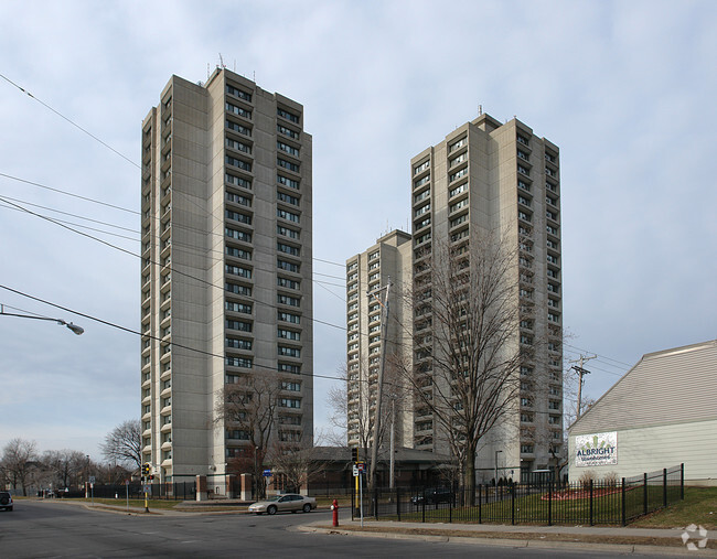 Building Photo - Horn Towers