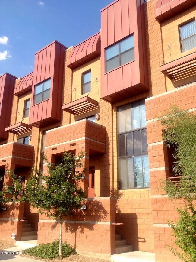 Building Photo - 305 S Wilson St