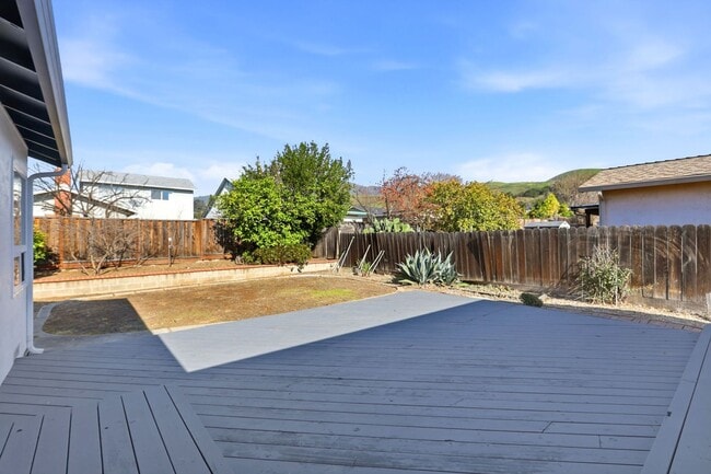 Building Photo - Stylish and Spacious Milpitas Home with Large Deck and Backyard