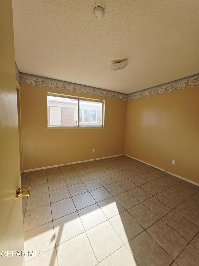 Building Photo - 10457 Aphonia Dr