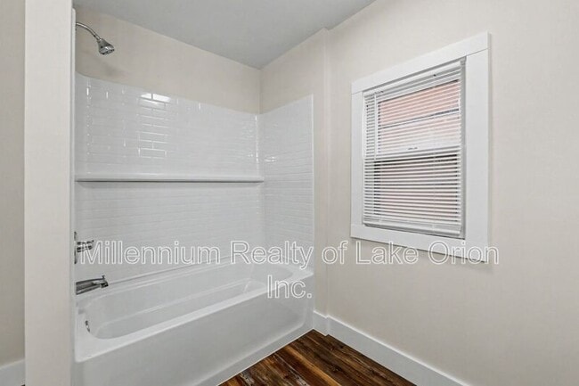 Building Photo - 52 E Iroquois Rd