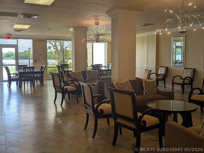 Building Photo - 2121 N Ocean Blvd
