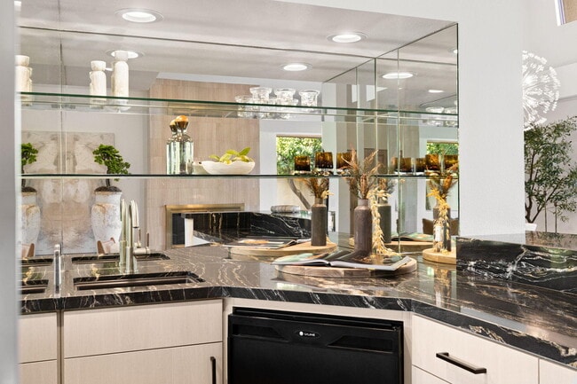 Building Photo - 47 N Kavenish Dr