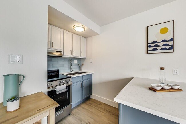 Building Photo - Newly renovated apartment at Oakbrook! Up ...