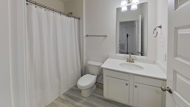 Building Photo - Beautiful 3/2.5 Townhouse