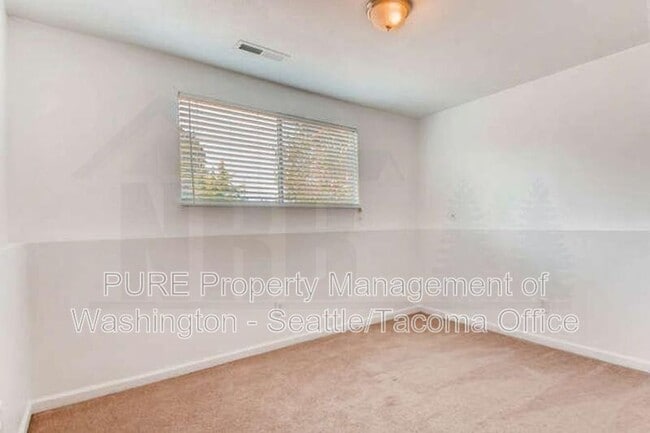 Building Photo - 4317 N Cheyenne St