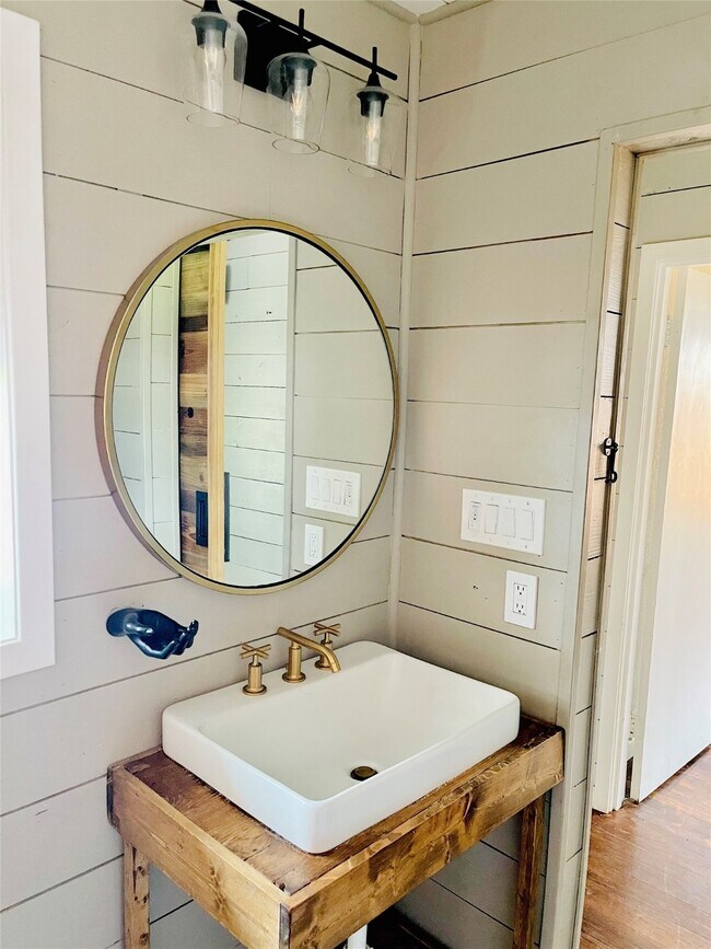 Building Photo - 4709 Lido Ln