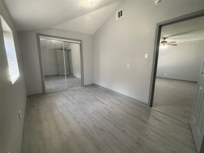 Building Photo - 301 19th Ave N