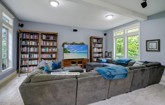 Building Photo - 4 bed/4bath, 5000sqft, adult home? Sober living? Barton Park!