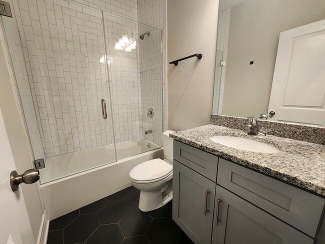 Building Photo - 6337 S Ellis Ave