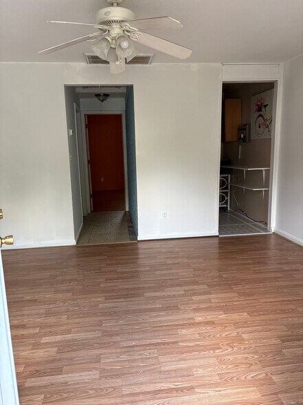 Building Photo - 3012 Dedi Ct