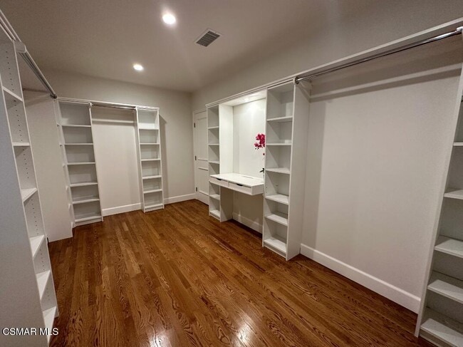 Building Photo - 4656 Vanalden Ave